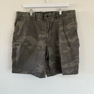 Banana Republic Men's Aiden Camo Shorts